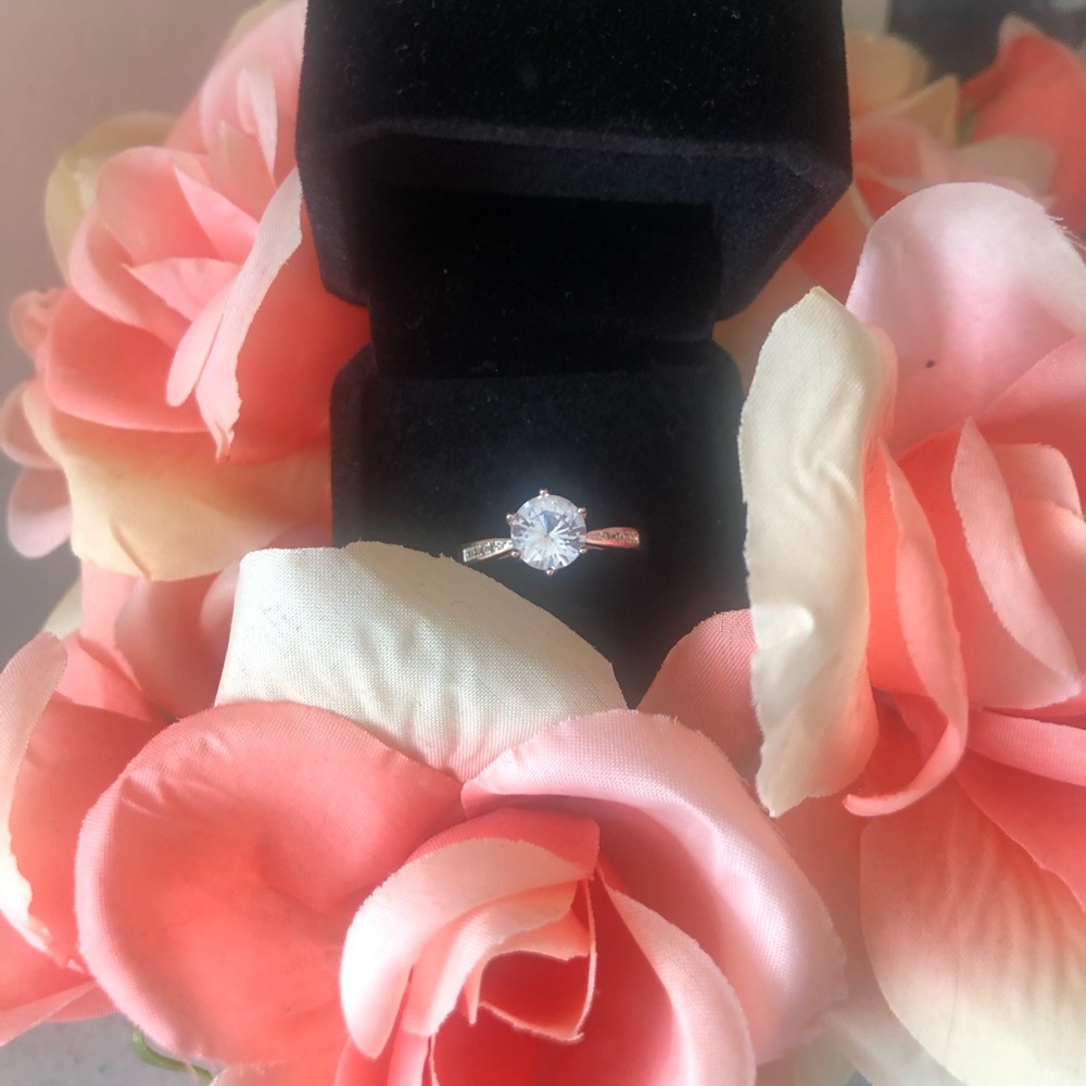 Stunning 3 carat diamond engagement ring - Picture 1 of 5